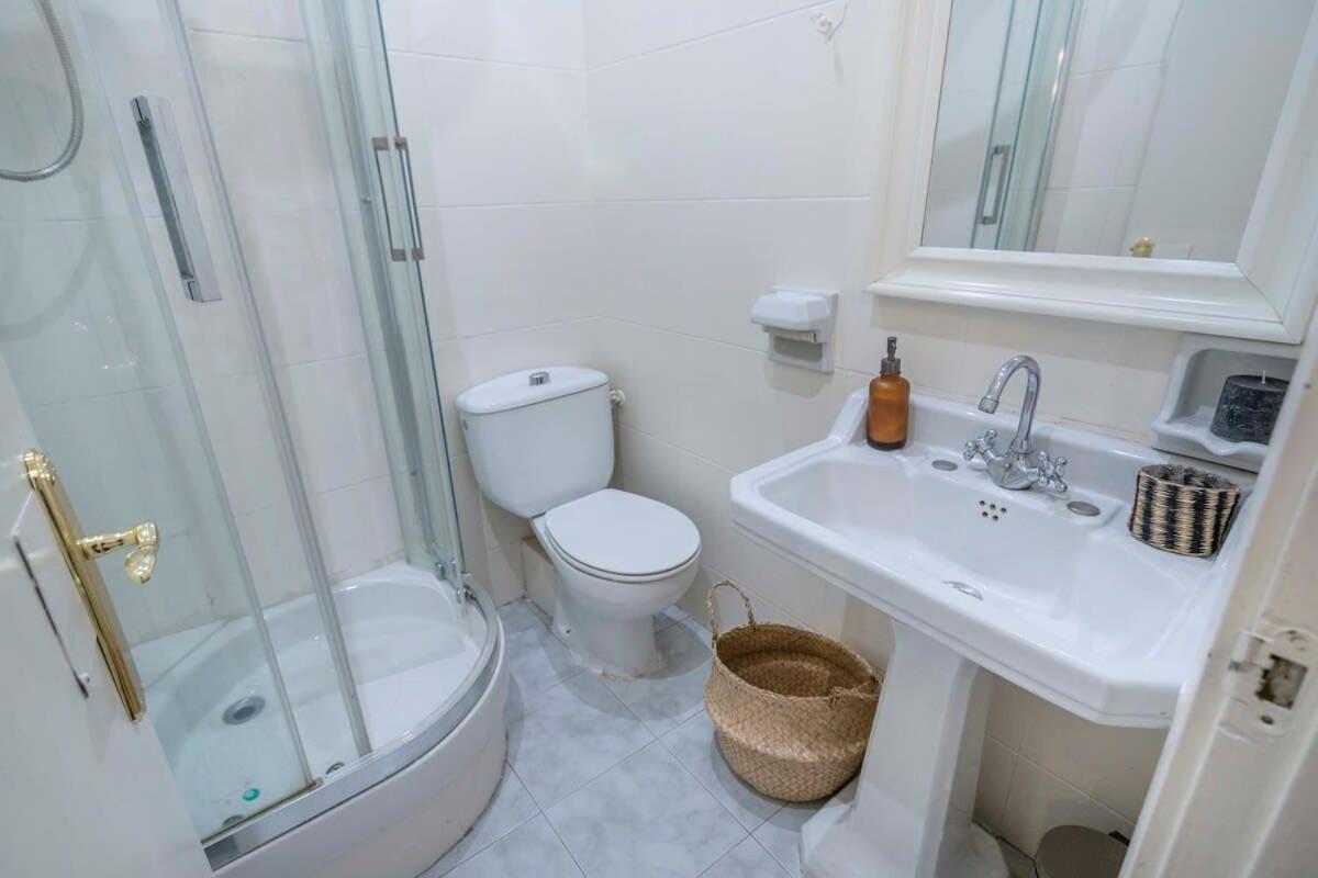 Elegant 4 Bedrooms 3 Bathrooms Catalan Barcelone